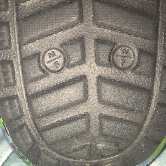 Crocs Shoes/SALE - Picture 3 of 3